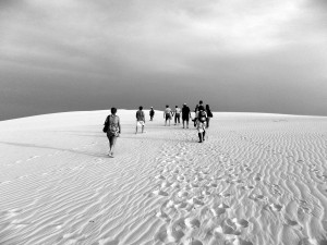 camminata sulle dune dei Lençois del Maranhao durante il tour La rotta delle emozioni in Brasile