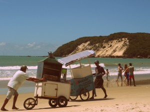venditore ambulante nella spiaggia di Natal a Ponta Negra